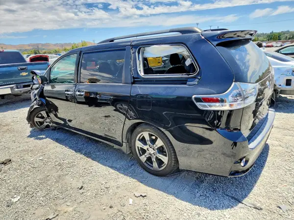 5TDXZ3DC8HS777853 2017 TOYOTA SIENNA - Image 2