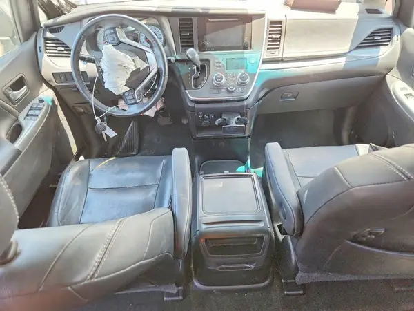 5TDXZ3DC8HS777853 2017 TOYOTA SIENNA - Image 8