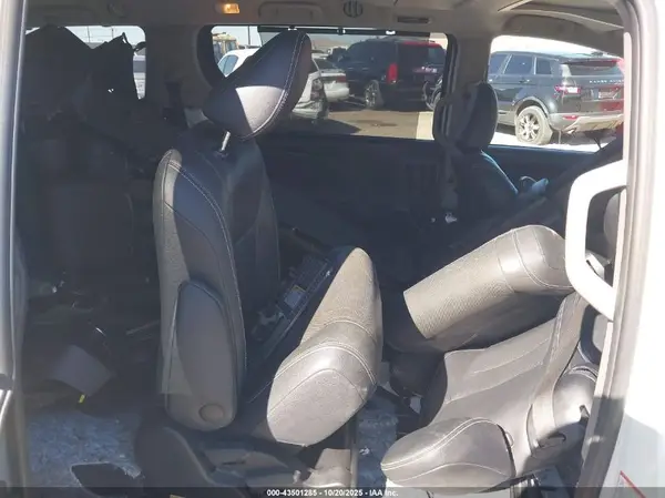 5TDXZ3DC8HS783989 2017 TOYOTA SIENNA - Image 8