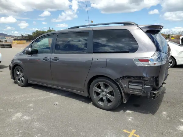 5TDXZ3DC8HS784298 2017 TOYOTA SIENNA - Image 2