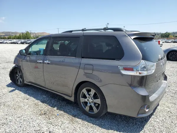 5TDXZ3DC8HS785838 2017 TOYOTA SIENNA - Image 2