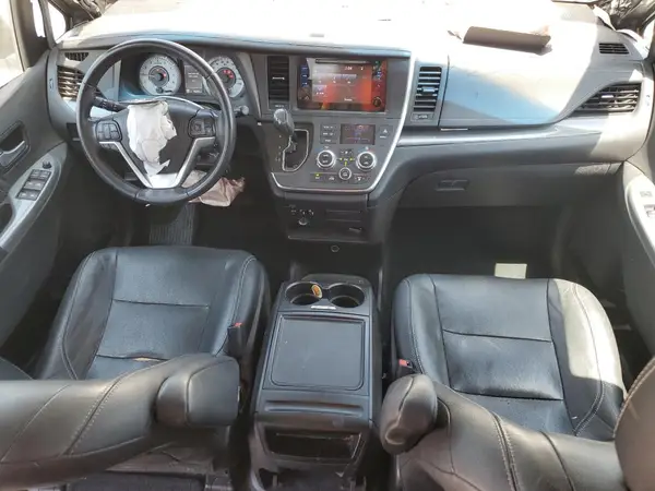5TDXZ3DC8HS785838 2017 TOYOTA SIENNA - Image 8