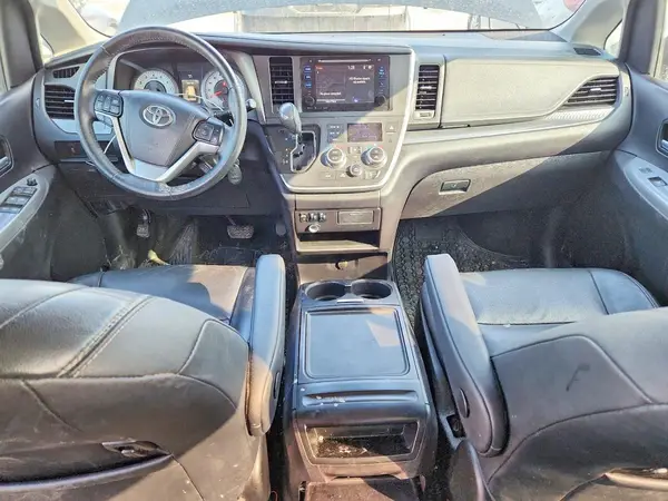 5TDXZ3DC8HS793163 2017 TOYOTA SIENNA - Image 8