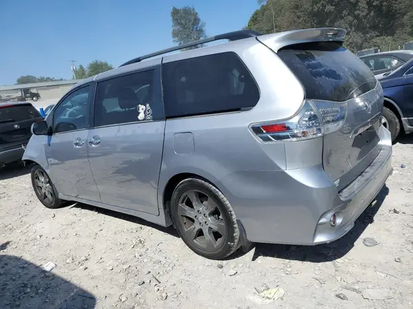 5TDXZ3DC8HS795298 2017 TOYOTA SIENNA - Image 2