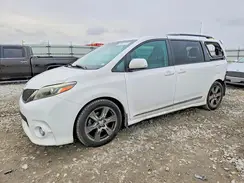 5TDXZ3DC8HS798671 2017 TOYOTA SIENNA