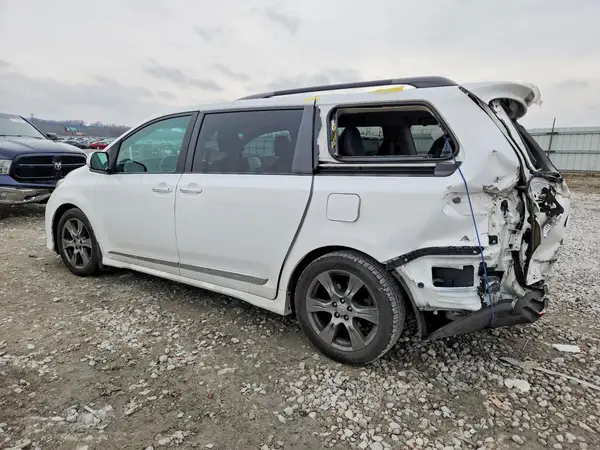 5TDXZ3DC8HS798671 2017 TOYOTA SIENNA - Image 2