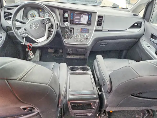 5TDXZ3DC8HS798671 2017 TOYOTA SIENNA - Image 8