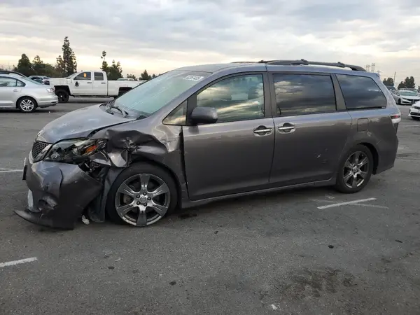 5TDXZ3DC8HS801648 2017 TOYOTA SIENNA - Image 1