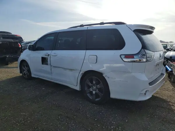 5TDXZ3DC8HS805005 2017 TOYOTA SIENNA - Image 2