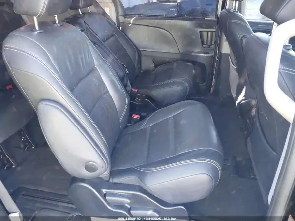 5TDXZ3DC8HS818336 2017 TOYOTA SIENNA - Image 8