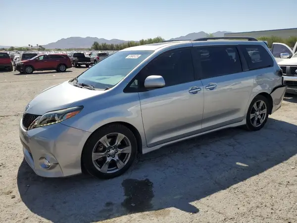 5TDXZ3DC8HS864202 2017 TOYOTA SIENNA - Image 1