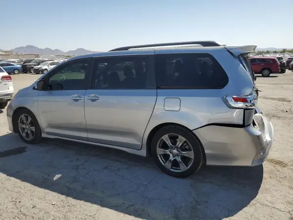 5TDXZ3DC8HS864202 2017 TOYOTA SIENNA - Image 2