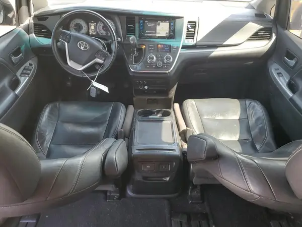 5TDXZ3DC8HS864202 2017 TOYOTA SIENNA - Image 8