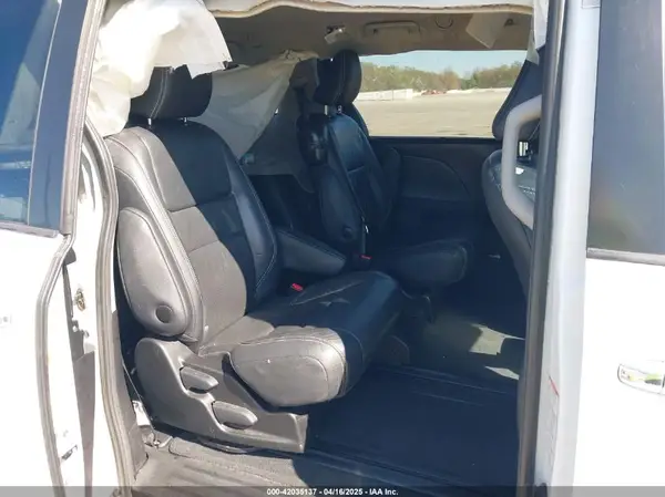 5TDXZ3DC8HS871148 2017 TOYOTA SIENNA - Image 8