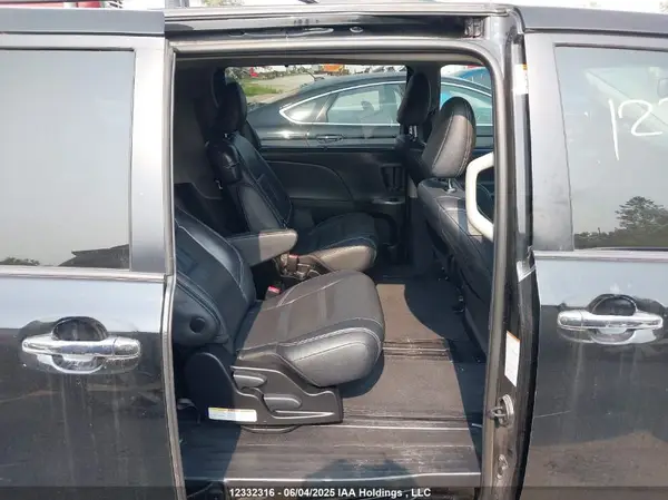 5TDXZ3DC8HS874633 2017 TOYOTA SIENNA - Image 8