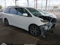 5TDXZ3DC8HS893862 2017 TOYOTA SIENNA