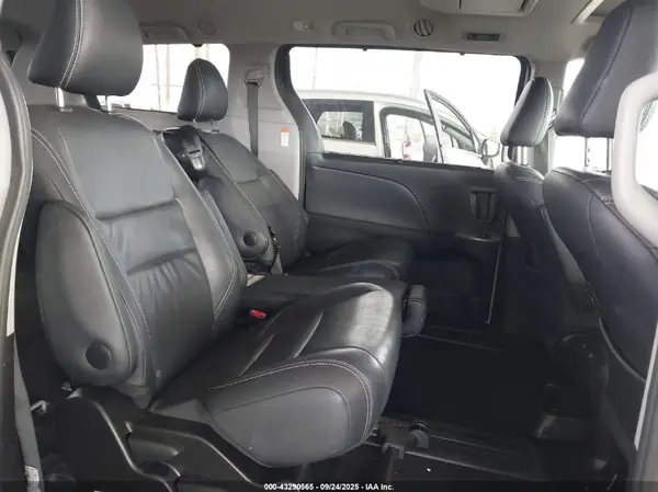 5TDXZ3DC8HS893862 2017 TOYOTA SIENNA - Image 8
