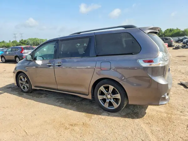 5TDXZ3DC8HS900695 2017 TOYOTA SIENNA - Image 2