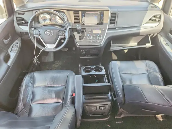 5TDXZ3DC8HS900695 2017 TOYOTA SIENNA - Image 8