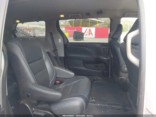 5TDXZ3DC8JS903568 2018 TOYOTA SIENNA - Image 8