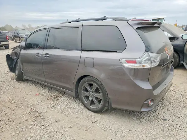 5TDXZ3DC8JS906602 2018 TOYOTA SIENNA - Image 2
