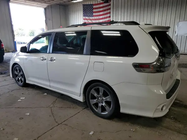 5TDXZ3DC8JS908902 2018 TOYOTA SIENNA - Image 2