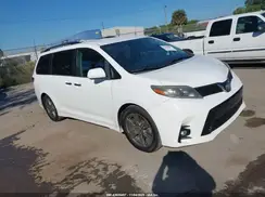 5TDXZ3DC8JS911623 2018 TOYOTA SIENNA