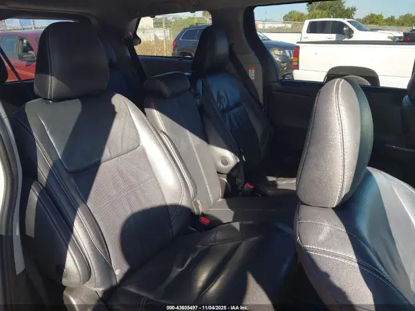 5TDXZ3DC8JS911623 2018 TOYOTA SIENNA - Image 8