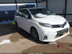 5TDXZ3DC8JS914733 2018 TOYOTA SIENNA