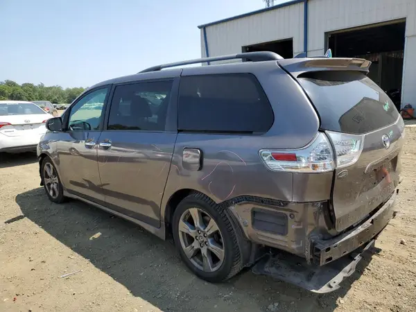 5TDXZ3DC8JS916420 2018 TOYOTA SIENNA - Image 2