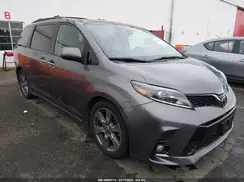 5TDXZ3DC8JS933881 2018 TOYOTA SIENNA