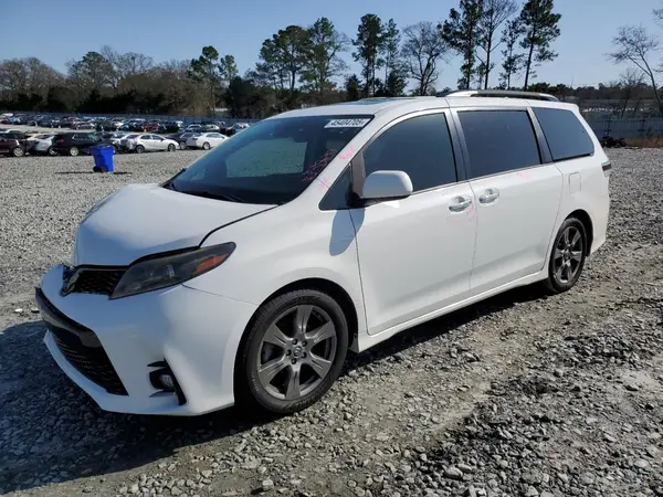 5TDXZ3DC8JS949112 2018 TOYOTA SIENNA - Image 1
