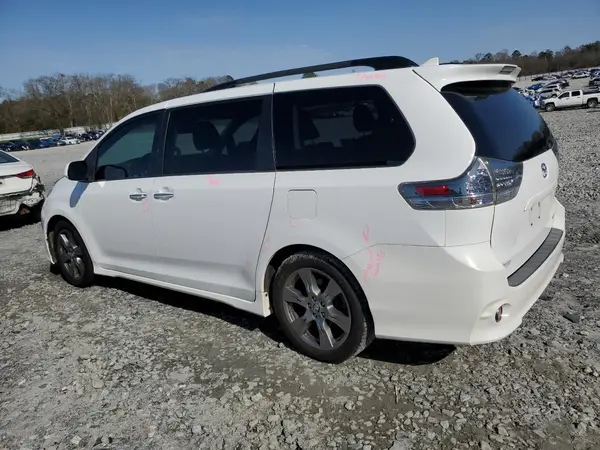 5TDXZ3DC8JS949112 2018 TOYOTA SIENNA - Image 2