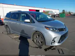 5TDXZ3DC8JS965830 2018 TOYOTA SIENNA
