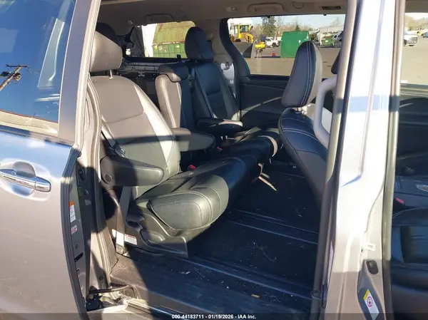 5TDXZ3DC8JS965830 2018 TOYOTA SIENNA - Image 8