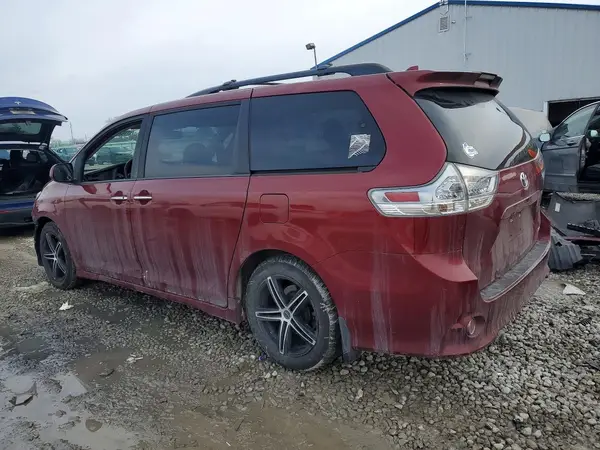 5TDXZ3DC8KS966395 2019 TOYOTA SIENNA - Image 2