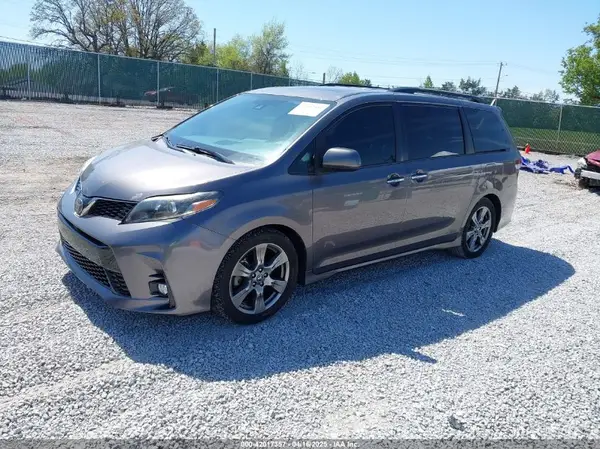5TDXZ3DC8KS987473 2019 TOYOTA SIENNA - Image 2