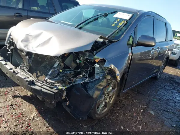 5TDXZ3DC8LS039639 2020 TOYOTA SIENNA - Image 2