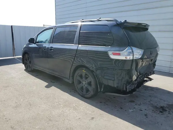 5TDXZ3DC8LS048860 2020 TOYOTA SIENNA - Image 2