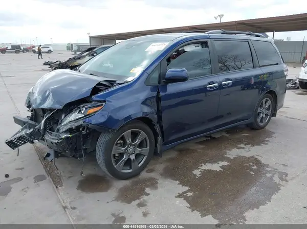 5TDXZ3DC8LS052214 2020 TOYOTA SIENNA - Image 2