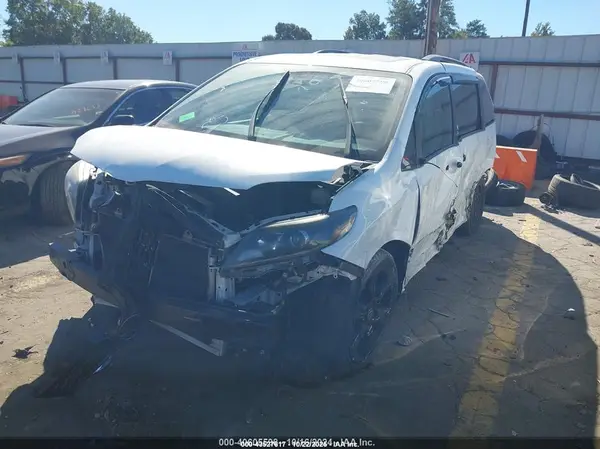 5TDXZ3DC8LS058126 2020 TOYOTA SIENNA - Image 2