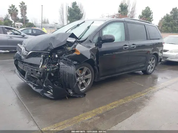 5TDXZ3DC8LS069014 2020 TOYOTA SIENNA - Image 2