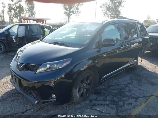 5TDXZ3DC8LS084564 2020 TOYOTA SIENNA - Image 2