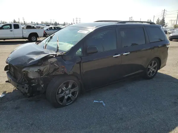 5TDXZ3DC9HS767199 2017 TOYOTA SIENNA - Image 1