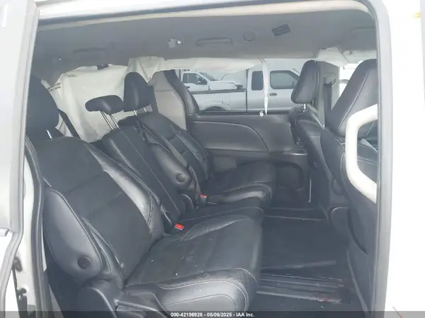 5TDXZ3DC9HS771012 2017 TOYOTA SIENNA - Image 8