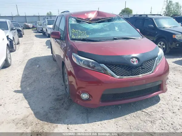 5TDXZ3DC9HS787078 2017 TOYOTA SIENNA - Image 1