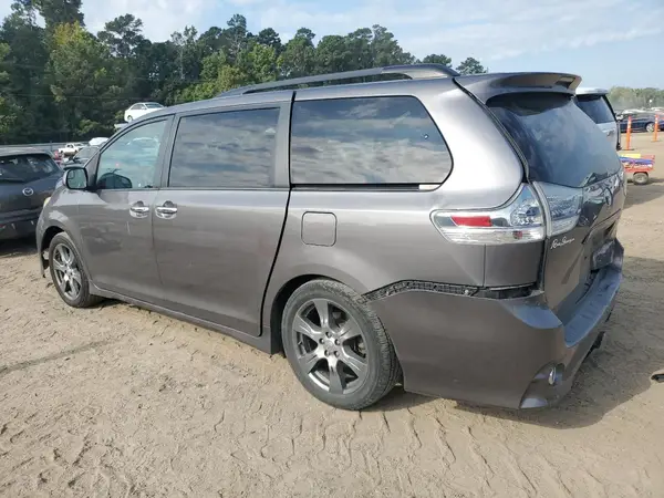 5TDXZ3DC9HS799277 2017 TOYOTA SIENNA - Image 2