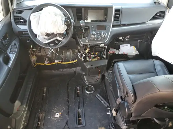 5TDXZ3DC9HS812156 2017 TOYOTA SIENNA - Image 8