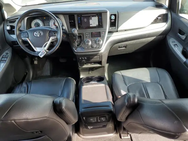 5TDXZ3DC9HS817678 2017 TOYOTA SIENNA - Image 8