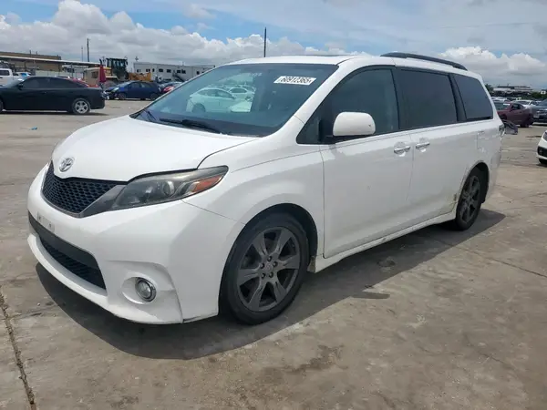 5TDXZ3DC9HS821990 2017 TOYOTA SIENNA - Image 1